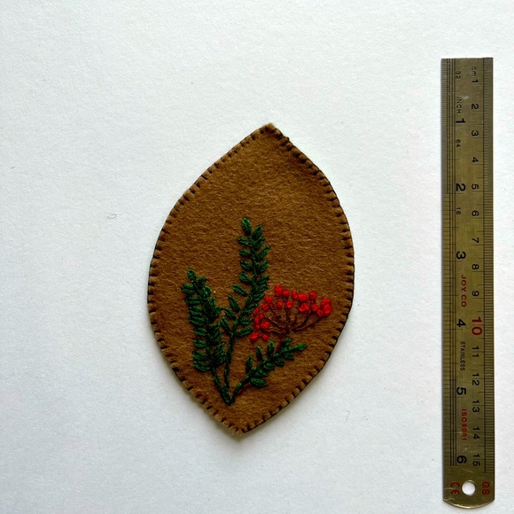 Handmade and embroidered felt coasters, set of 3 - Picture 2 of 4